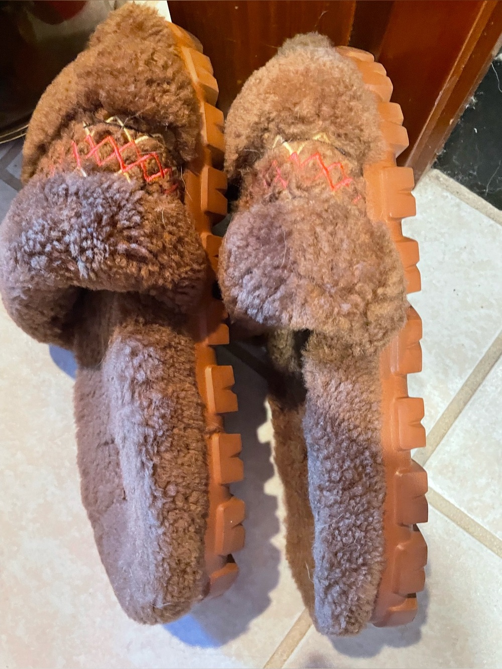 UGG Brown Sheepskin Slide Slippers with Pink Stitching - size 8 - Picture 4 of 5